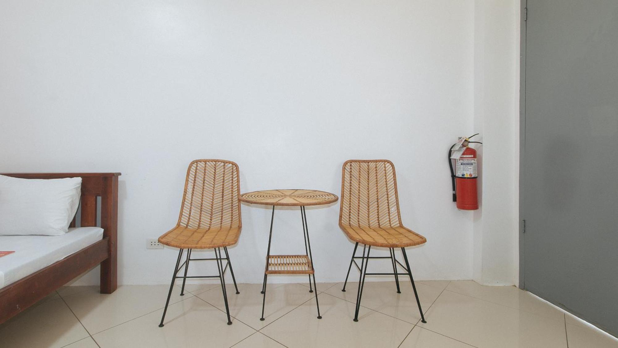 Reddoorz At Fat J Apartelle Mactan سيبو المظهر الخارجي الصورة