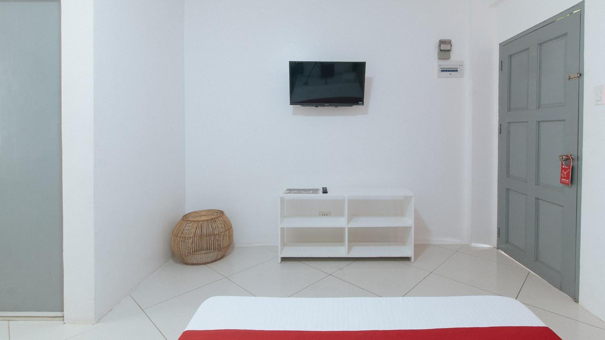 Reddoorz At Fat J Apartelle Mactan سيبو المظهر الخارجي الصورة