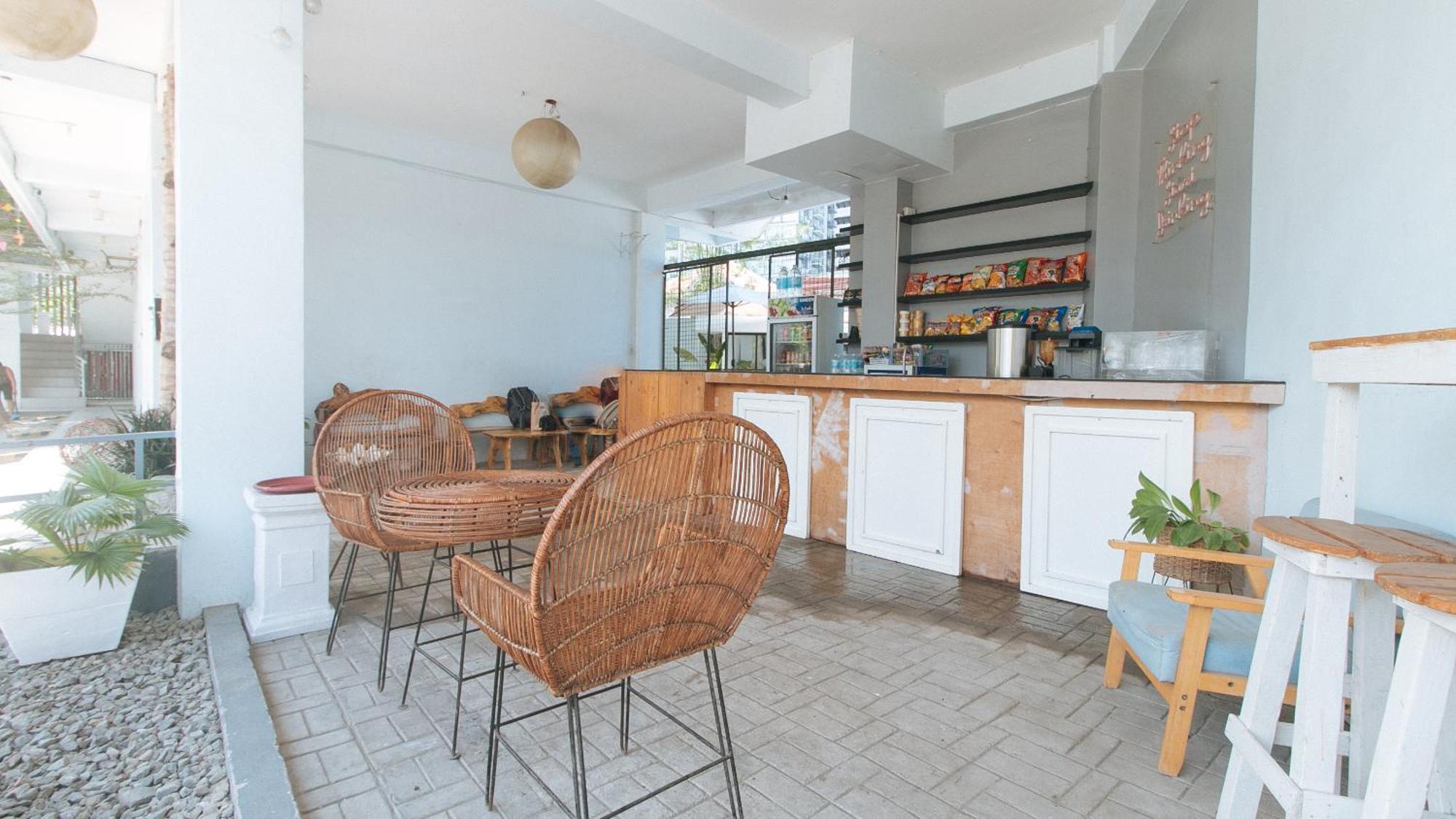 Reddoorz At Fat J Apartelle Mactan سيبو المظهر الخارجي الصورة